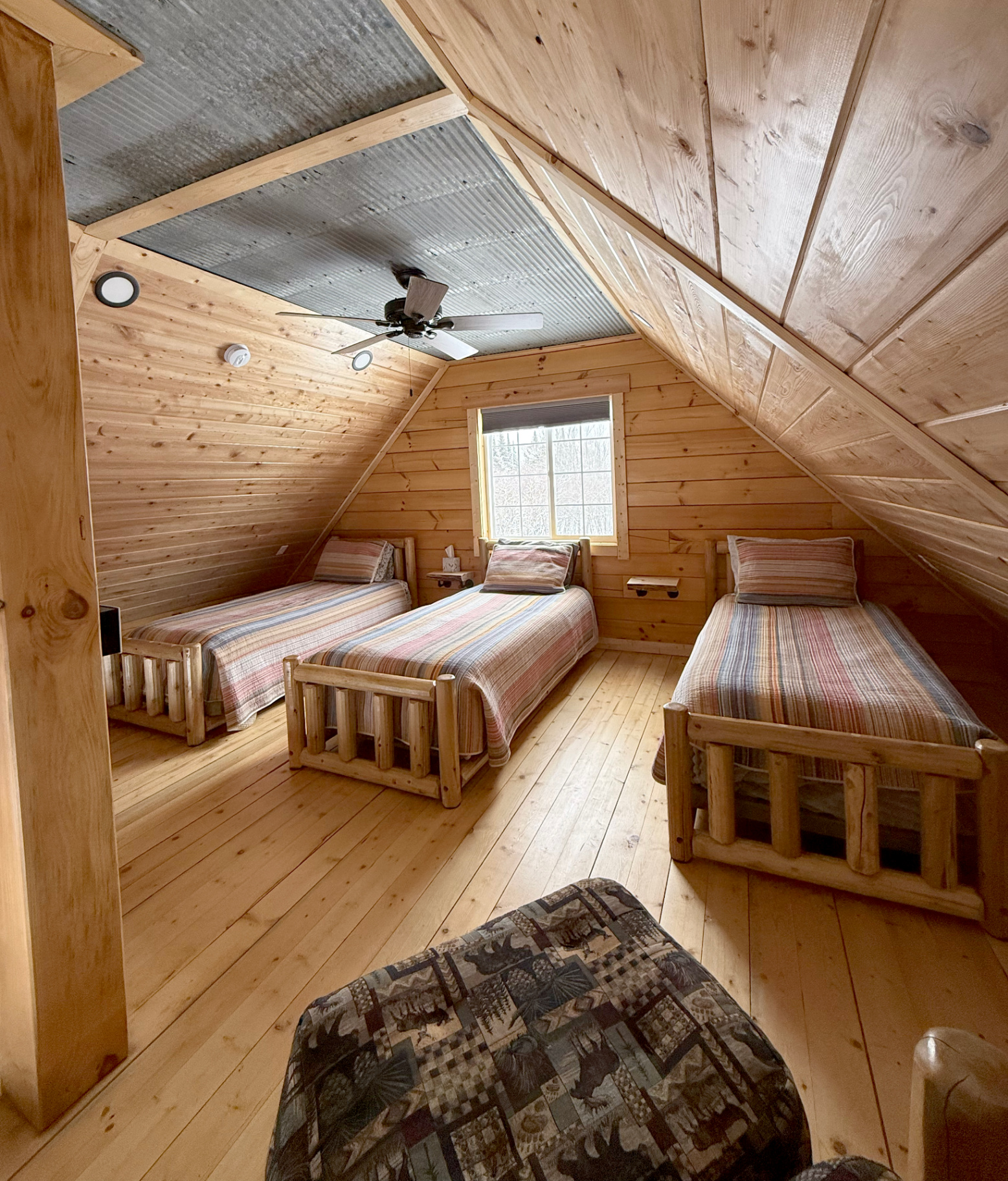 Loft bedroom with three log beds